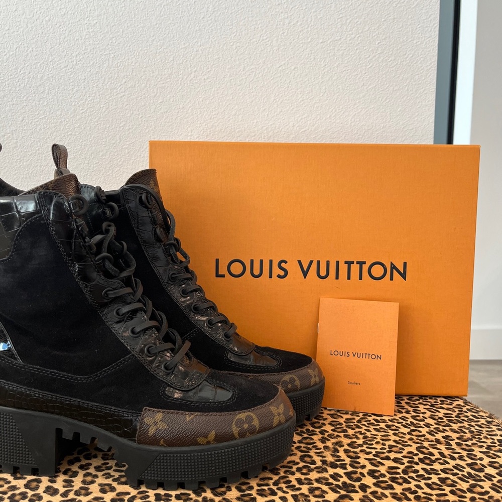 (SOLD) Louis Vuitton Suede Monogram Laureate Desert Boots